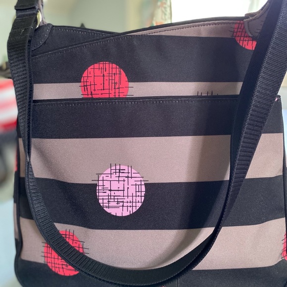 Vera Bradley crossbody bag. Great for travel! - Picture 9 of 13